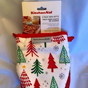 KitchenAid 2 pack mini mitts brand new 100% cotton with holiday trees